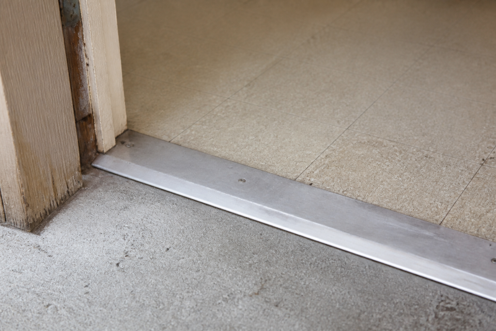 Barre seuil metal protection lino tranche passage